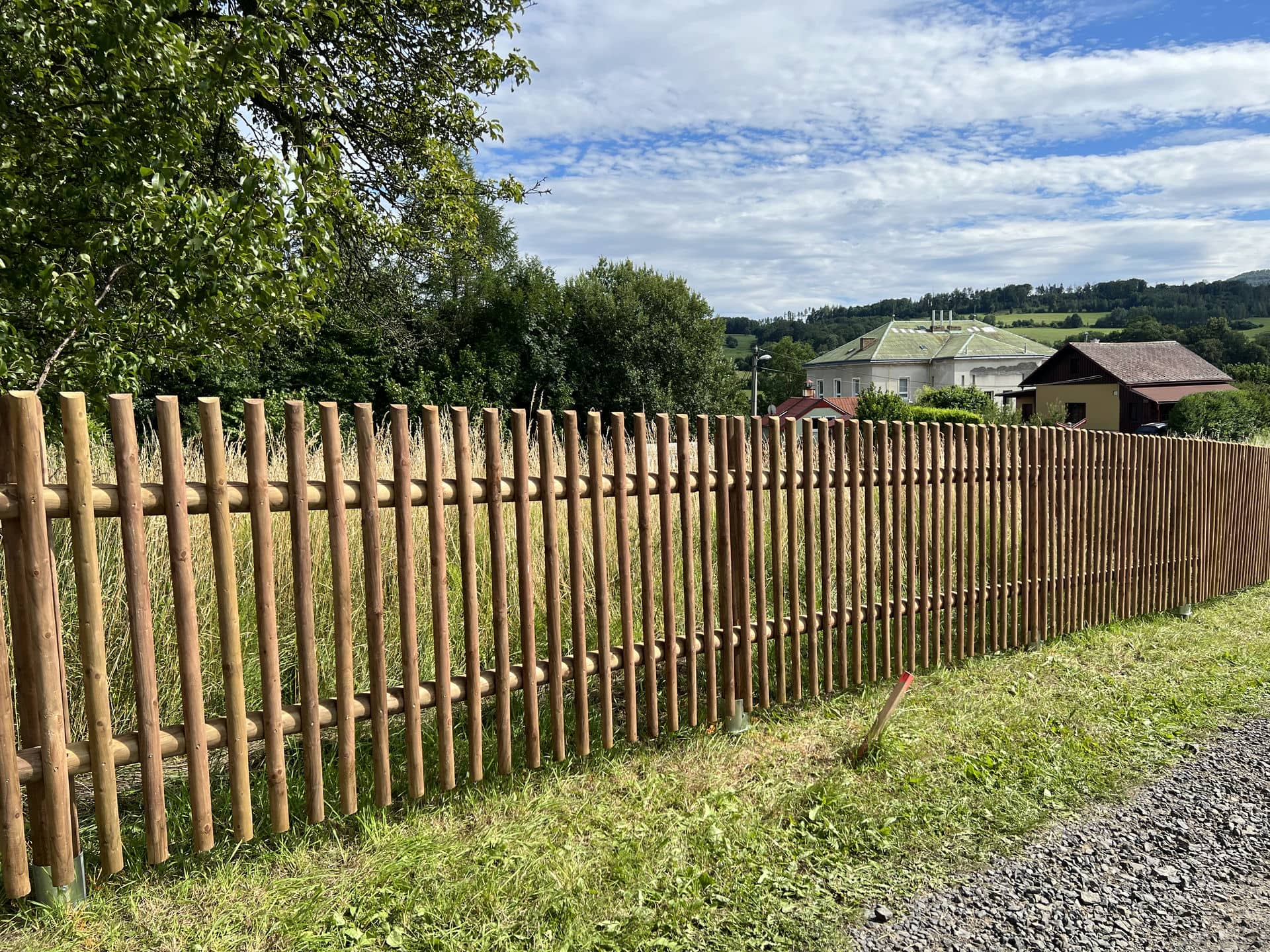 Obrázek 4 / Dřevěné ploty - strojně frézované   - realizace Dolní Habartice 5-2022